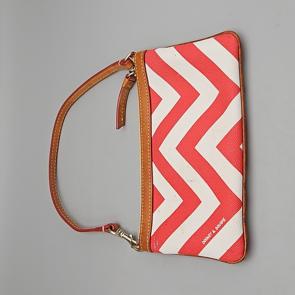 Dooney & Bourke chevron wristlet - Picture 4 of 10